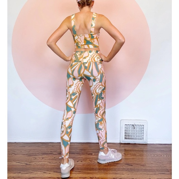 Dazey LA | We‎ Are One | Print Leggings - Picture 1 of 13